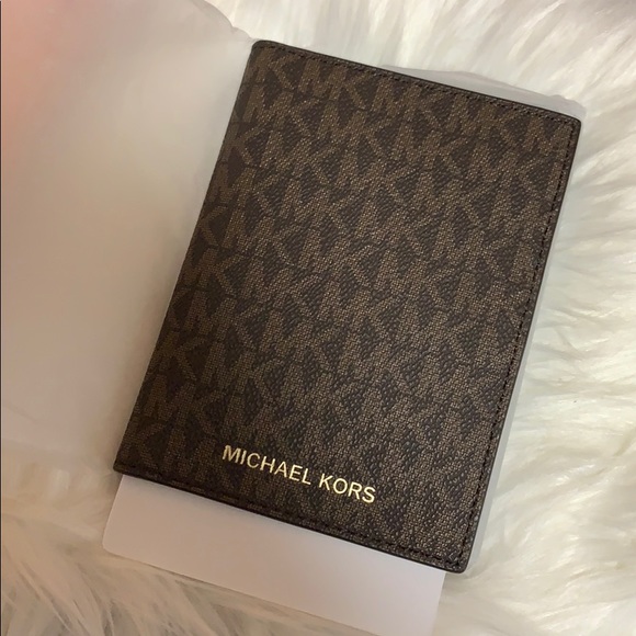 Michael Kors Accessories - NIB Michael Kors Passport Holder